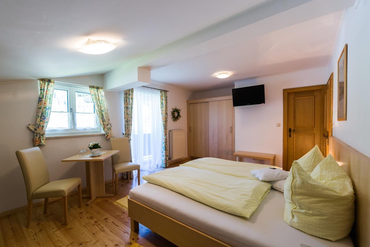 Gaestehaus Walpurga Russbach am Pass Gschütt Eksteriør billede